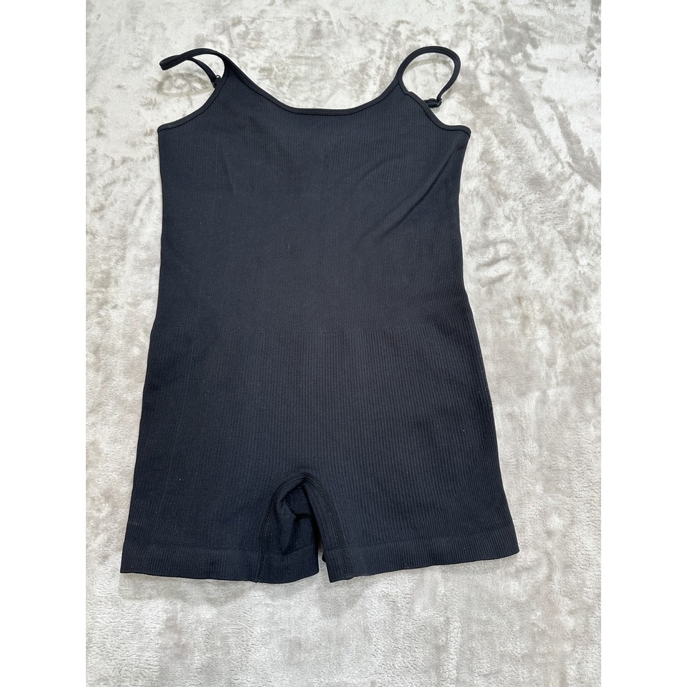 OQQ Black Seamless Ribbed Activewear Romper Shorts Bodice Unitard Size L EUC